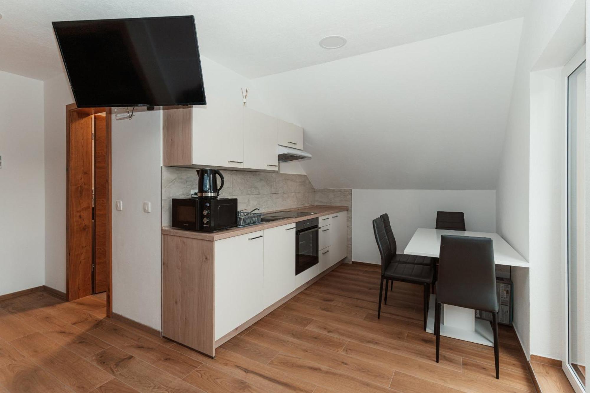 Apartmaji Laznik Apartment
